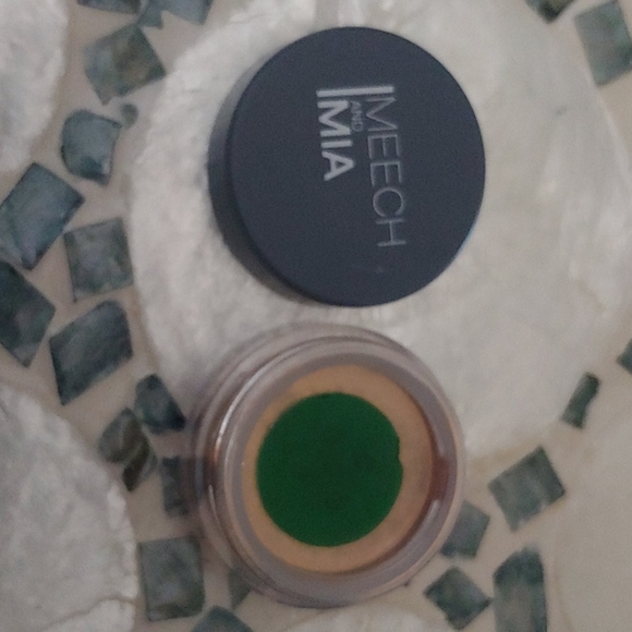 Meech and Mia Eyeshadow - Picture 2 of 2